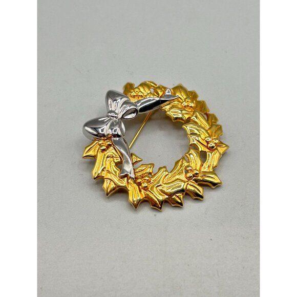 Gold & Silver Tone Christmas Wreath Pin Brooch Bow Design Liz Claiborne Jewelry - Picture 2 of 4